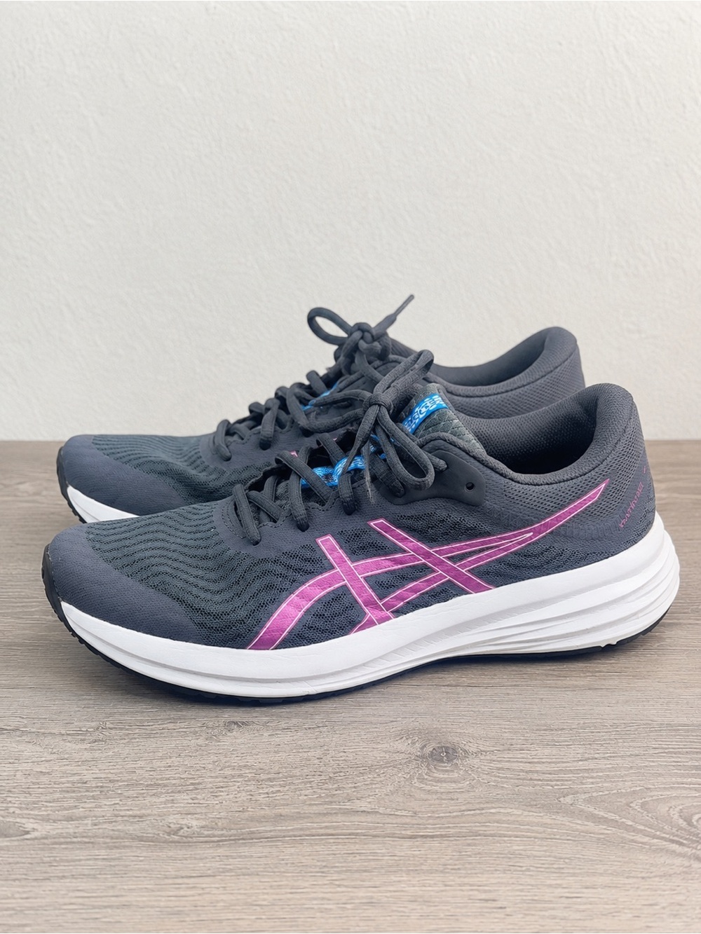 ASICS Patriot 12 Women's Gray Running Shoes with Pink Logo Size 9.5